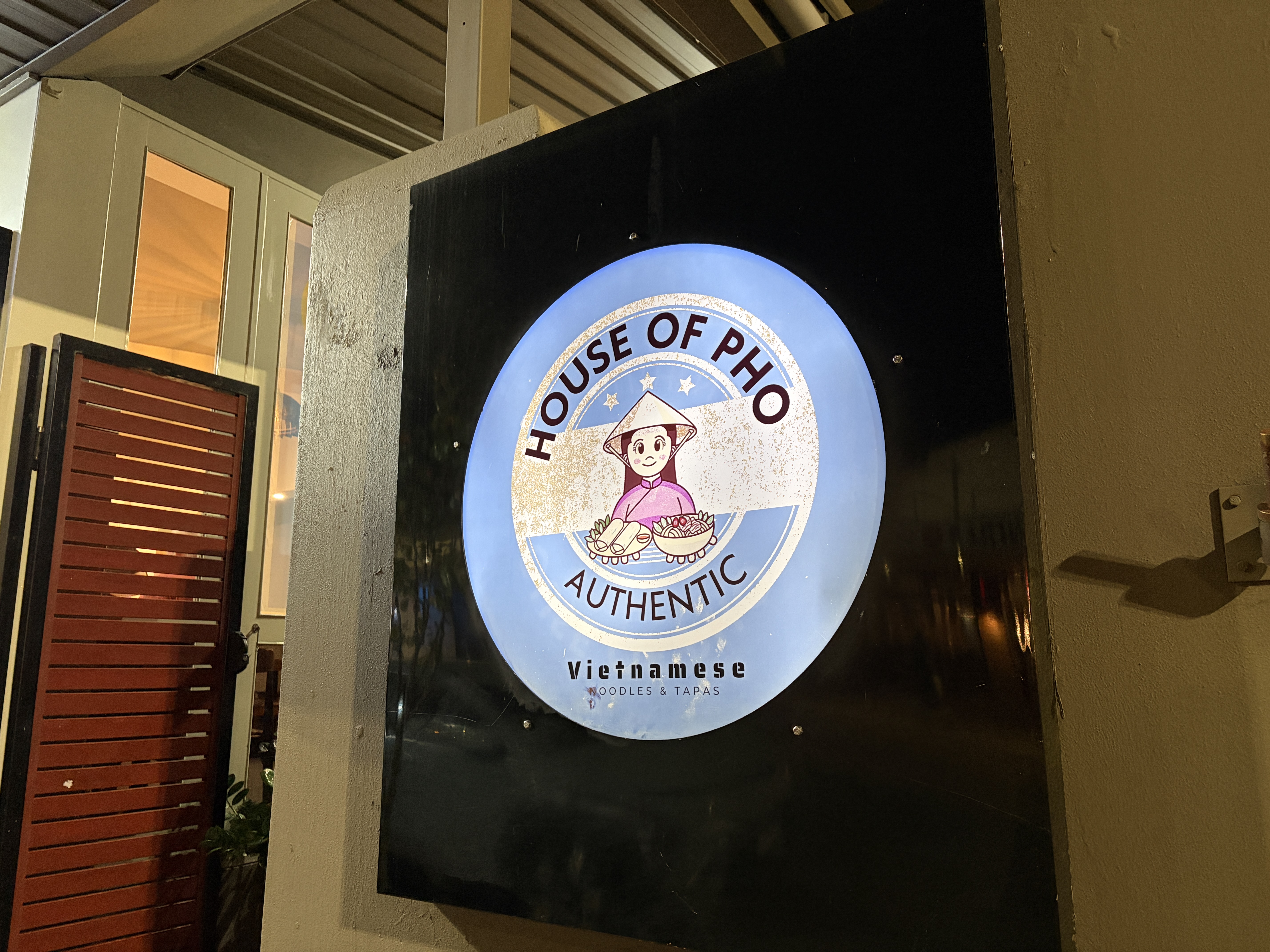 House of Pho 간판